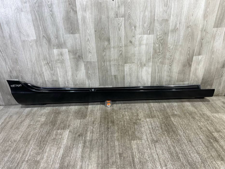 Порог правый Volvo V40 2 ( 2012 - 2018 г. ) Накладка порогу 31395043
