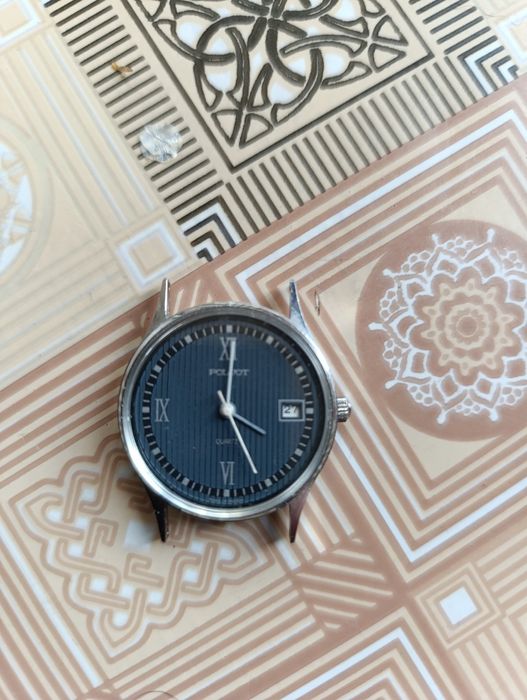 Часы полет работают