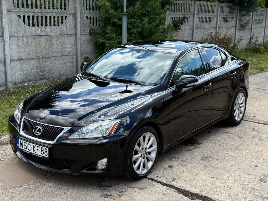 Lexus IS