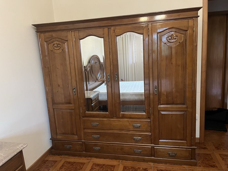 Mobília de Quarto Casal Completo - Cama / Armário / Cómoda / Mesinhas