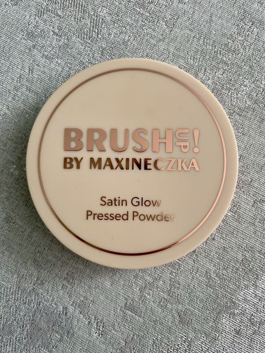 Brush up! By Maxineczka Satin Glow Puder 01