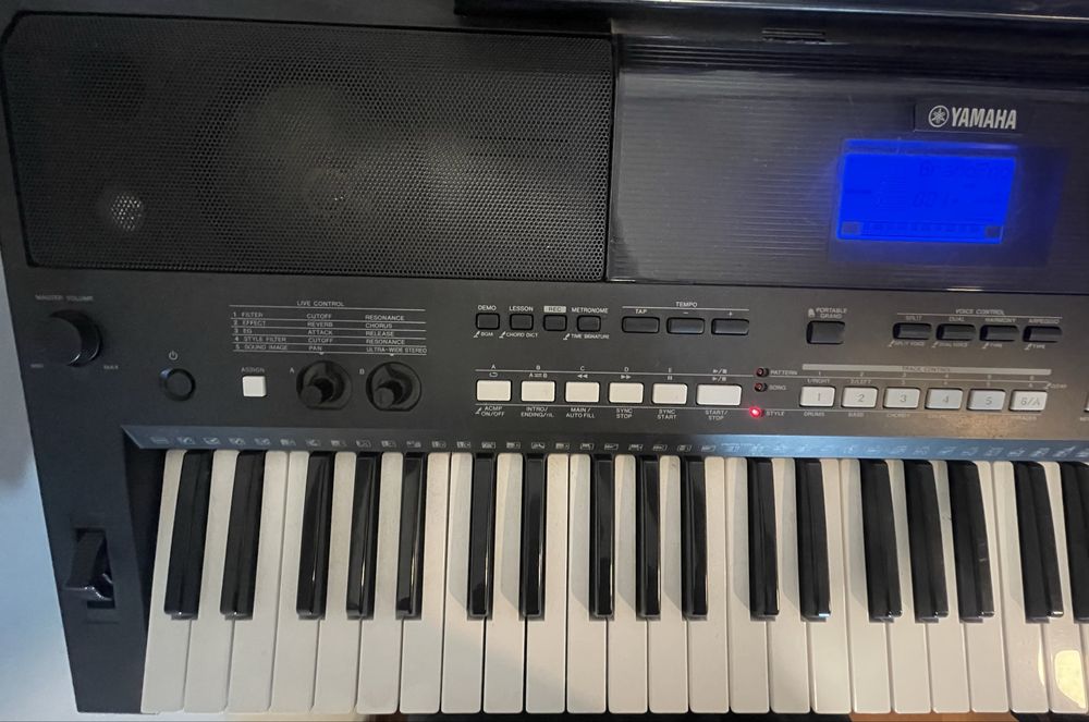 Yamaha PSR-E433 Completo | Banco + Suporte Regulável | Excelente Estado