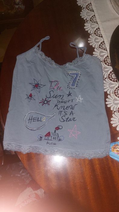 Roupa usada em bom estado