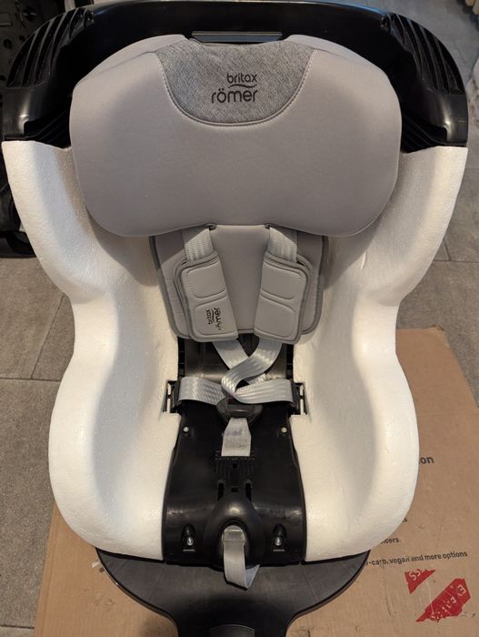Поворотне 360° автокрісло Britax Römer Dualfix M i-Size