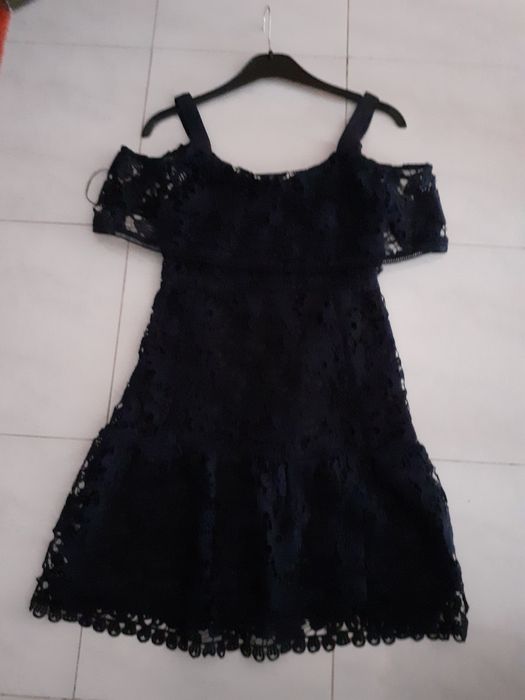 Vestido preto arrendado (  Mango )
