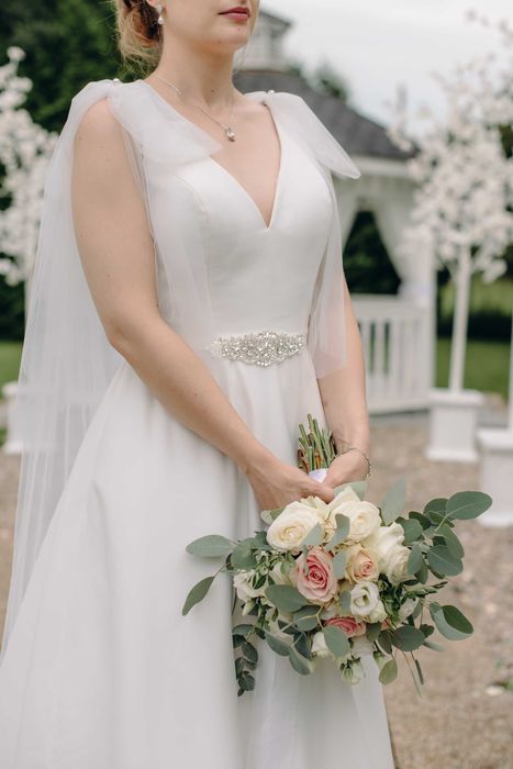 Elegancka, gładka suknia ślubna Maggie Sottero– w kolorze ecru