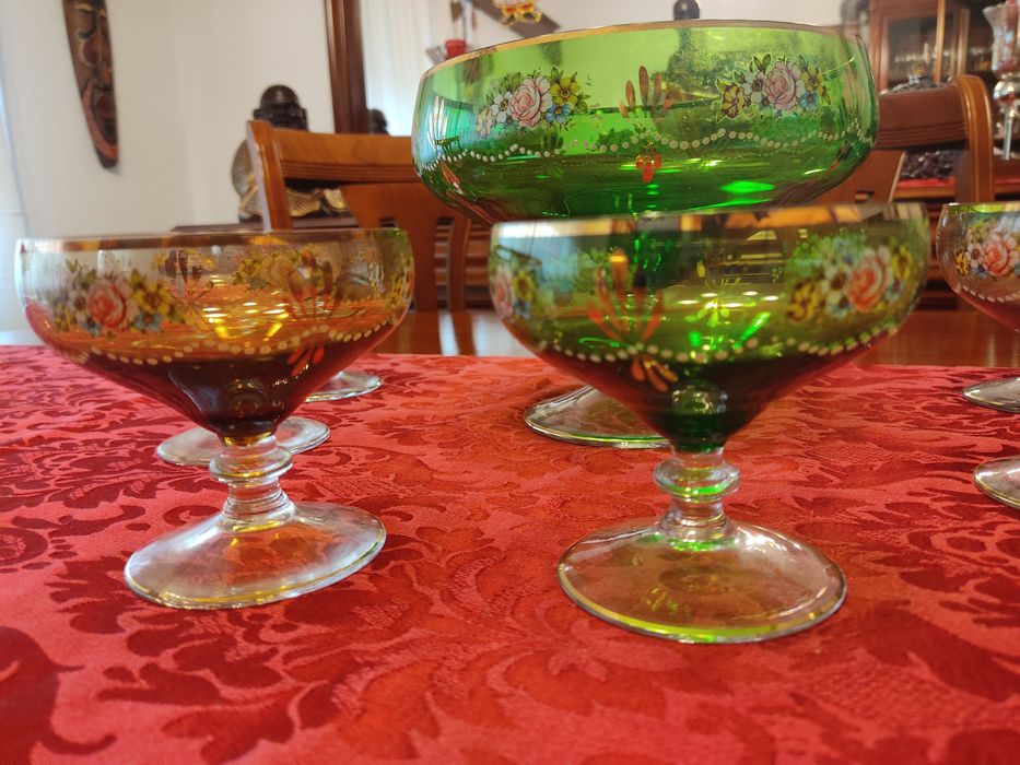 Conjunto de saladeiras e taças