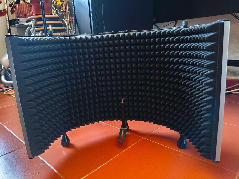 Filtro acústico para microfone / cabine vocal portátil