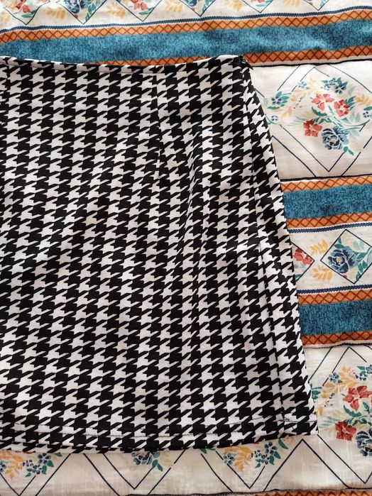Saia XS/34, Shein, nova. Tenho bolero a condizer