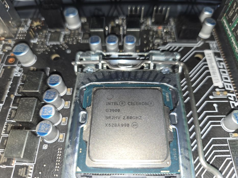 Motherboard MSI H110I Pro + 4Gb RAM DDR4 + Celeron G3900