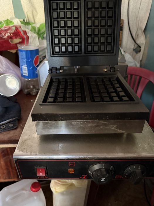 Продам вафельницю