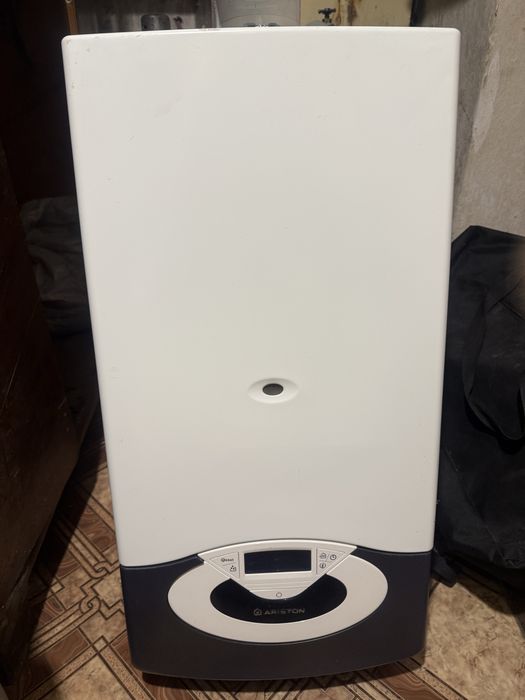 Двухконтурний газовий котел Ariston Genus 28 FF