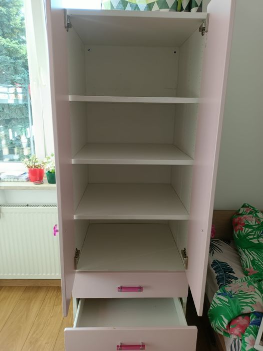 Szafa IKEA z serii STUVA z frontami FRITIDS