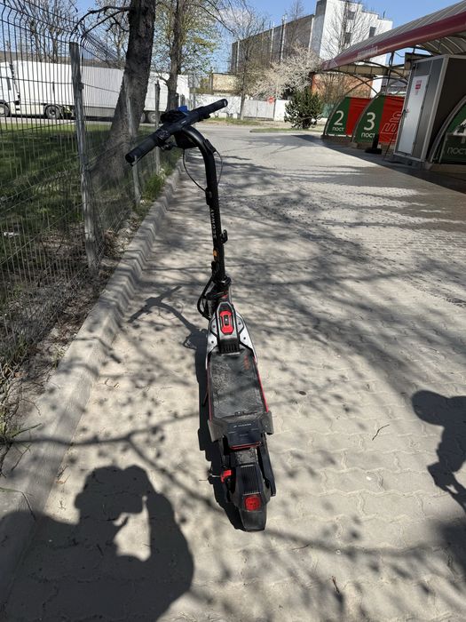 Продам електросамокат Ninebot zt 3 pro e