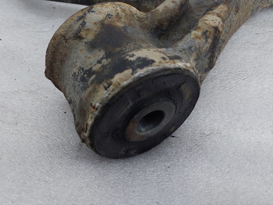 Braço de suspensão frente direito VOLKSWAGEN Touareg (7L)