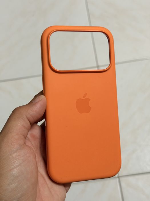 Capa original da Apple em silicone com MagSafe para iPhone 17 Pro, na cor Laranja