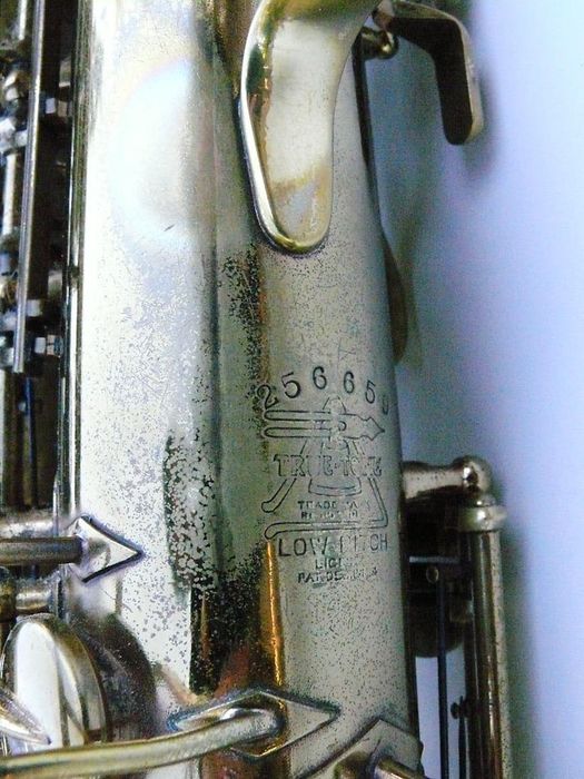 Saxofone Alto Buescher True-Tone (serie IV-1930)