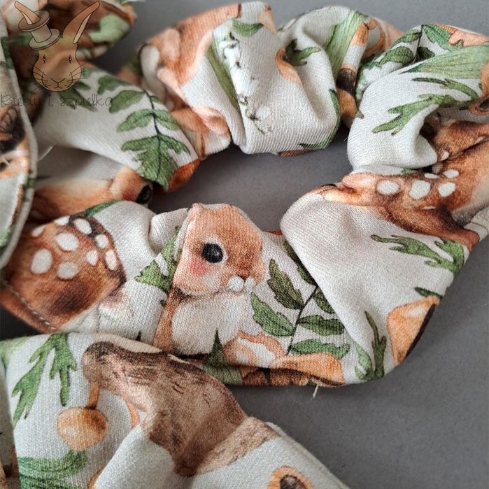 Scrunchie do włosów z motywem lasu - beż