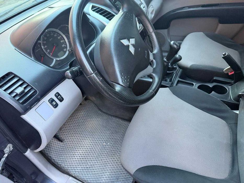 Mitsubisi L200 продаж