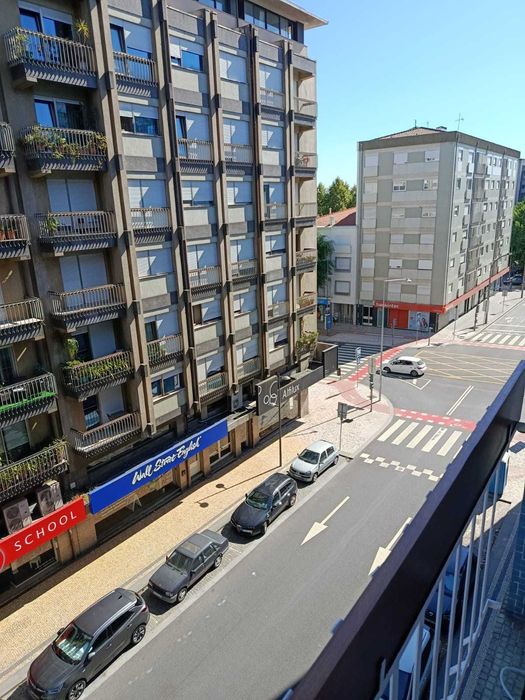 Apartamento T1+1 renovado em zona central (Rua 25 de Abril)