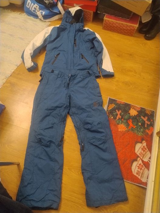 Женский лыжный костюм.