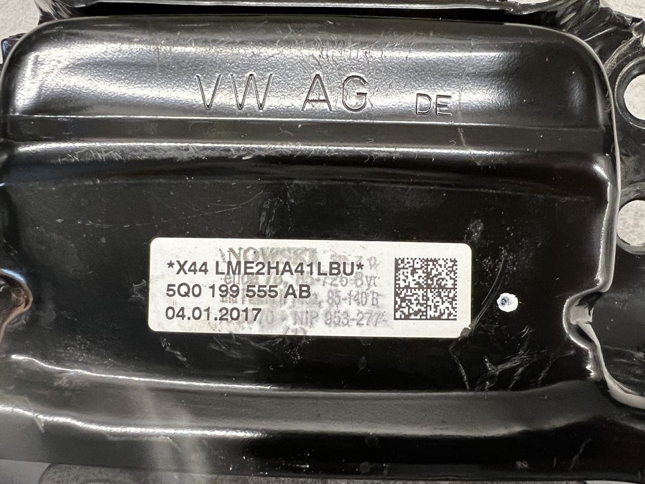 Poduszka skrzyni biegów Skoda Octavia III