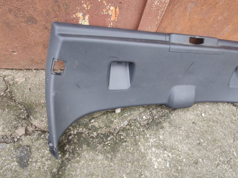 Продам пластик, обшивка кришки багажника peugeot 3008