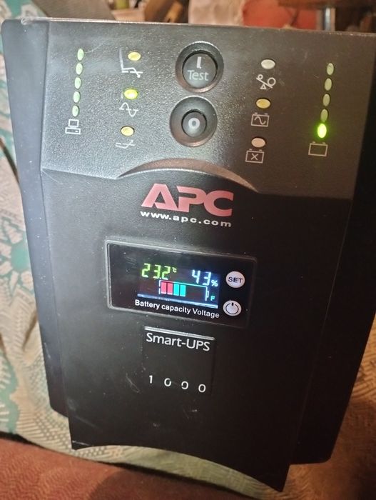 Ups.  Перетворюва напруги.