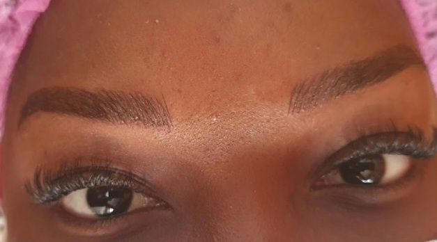 Sobrancelhas de henna