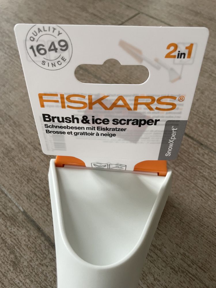 Fiskars SnowXpert Eiskratzer & Schneebesen