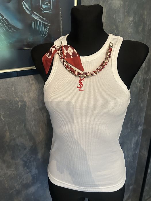 Śliczny top prążek Saint Laurent z łańcuszkiem