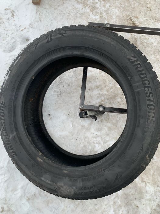Шини 215/55 R16 Bridgestone  пара зима  7 мм