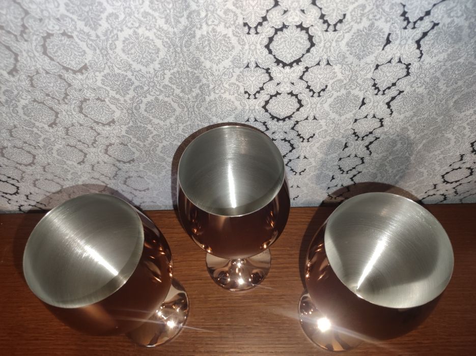 Kieliszek do wina ze stali nierdzewnej