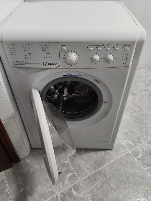 Máquina de Lavar Roupa Indesit