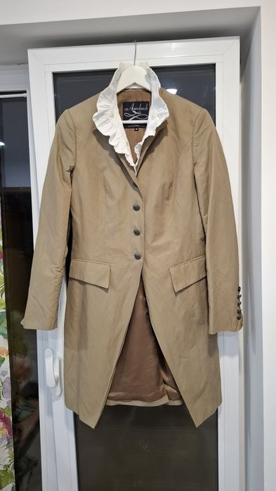 Casaco Comprido van Avendonck com Gola de Folhos