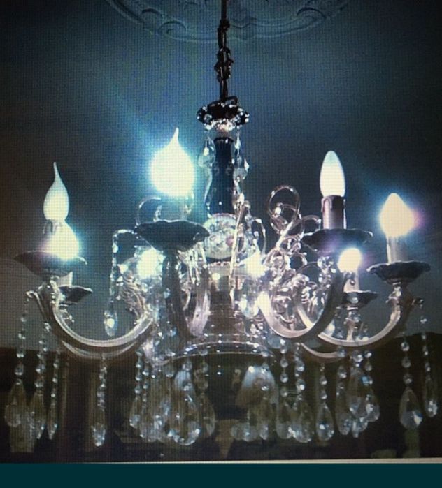 Candeeiro teto em porcelana e metal dourado.