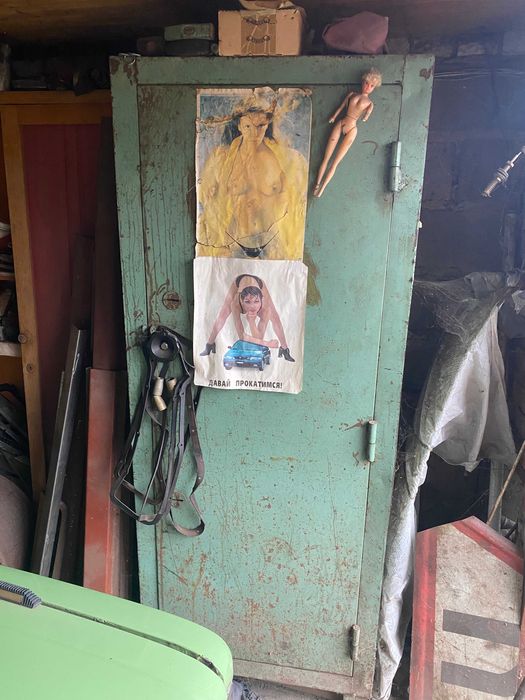 Сейф с ключем. самовывоз 100 дол