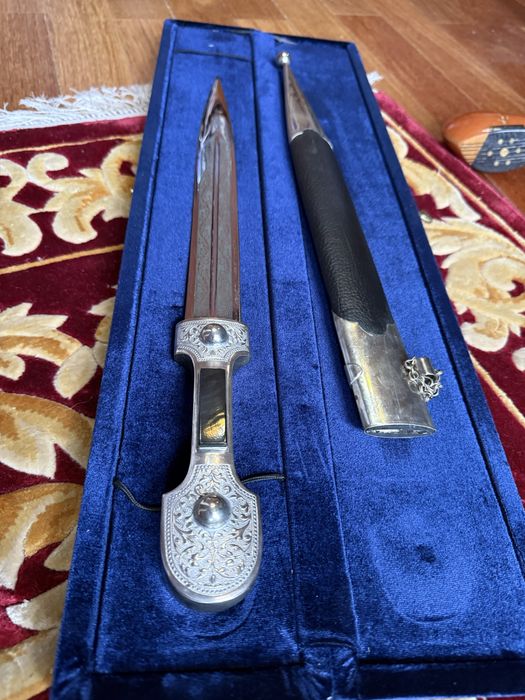 Самурайська катана, кавказький кинжал, шабля