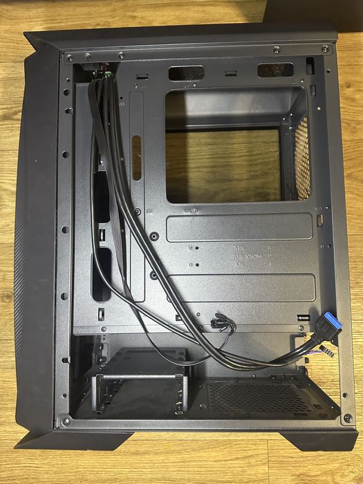 Корпус Aerocool Aero One б/в