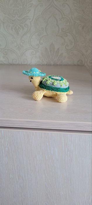 Черепашка модниця
