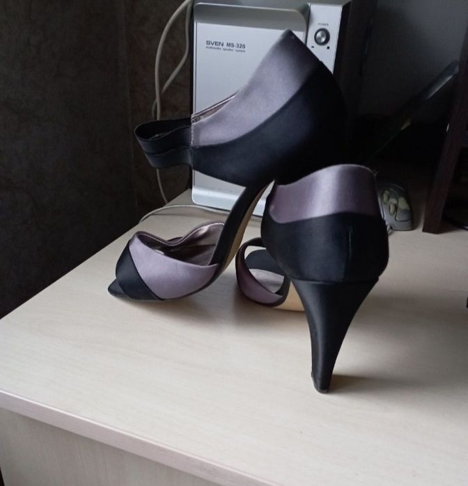 Продам босоніжки