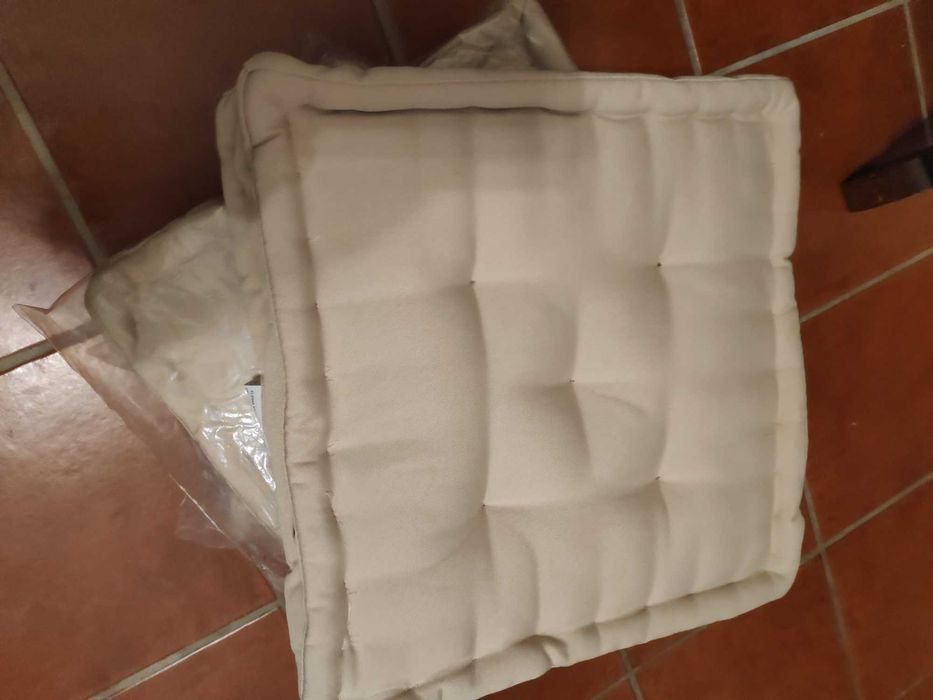 Almofadas /Couchins chão 40x40 novas