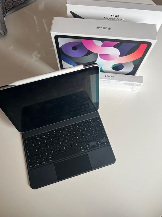 iPad Air + Apple Pencil + Magic Keyboard