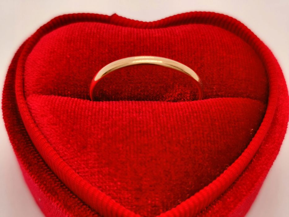 Obrączka złota pr. 585 waga 0,95g rozmiar 19 używana z certyfikatem