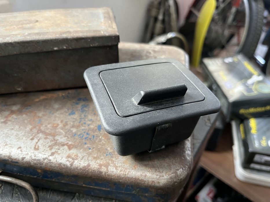 FSM Fiat 126p BIS Maluch popielniczka popiołka oryginał slask