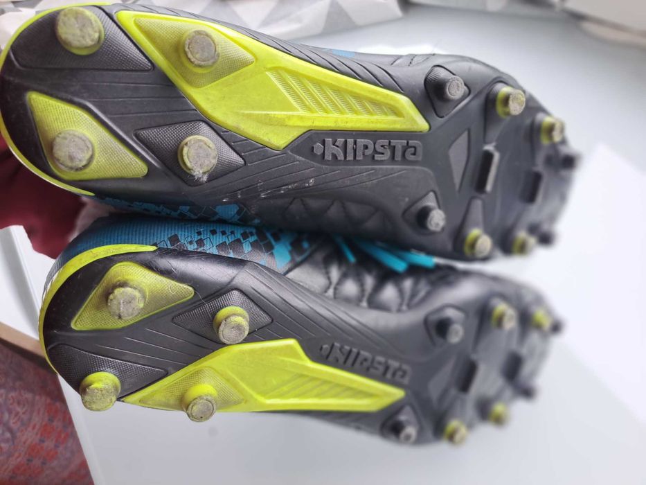 Chuteirasrelvado da Kipsta para futebol ou rugby