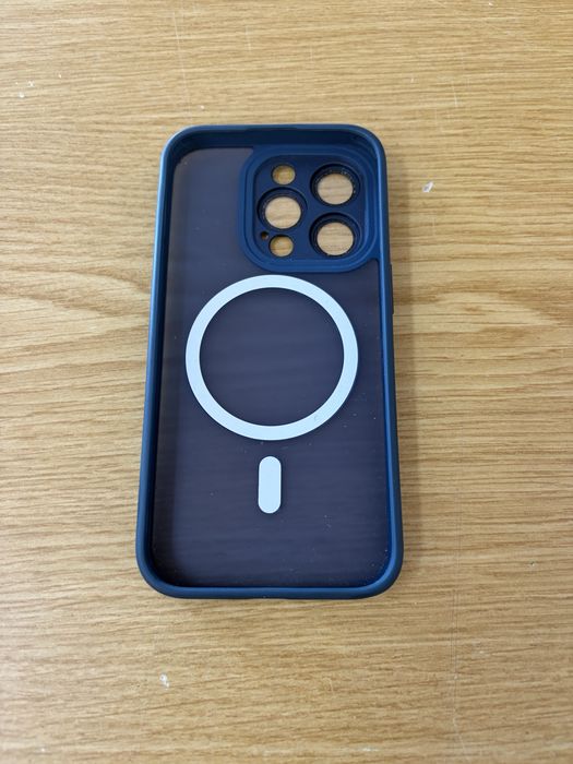 Capa Azul MagSafe para iPhone 15 Pro – Proteção de Câmara