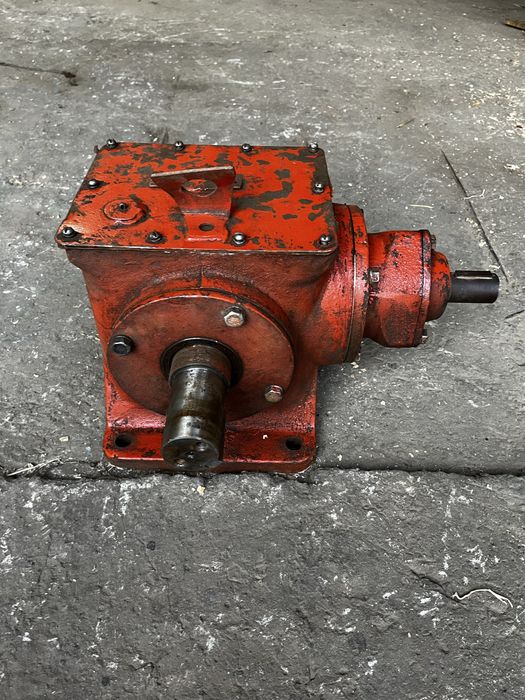 Редуктор кутовий 1/1,25 в новому стан вага 65 кг