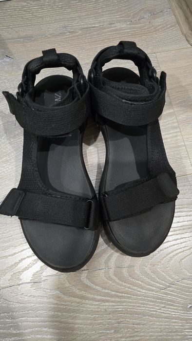 Босоніжки від Zara