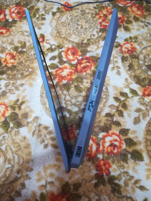 Lenovo V130-15IKB  Целый экран I3 7020u ddr4 4gb